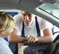 Always Call A Locksmith For Car Key Replacement
